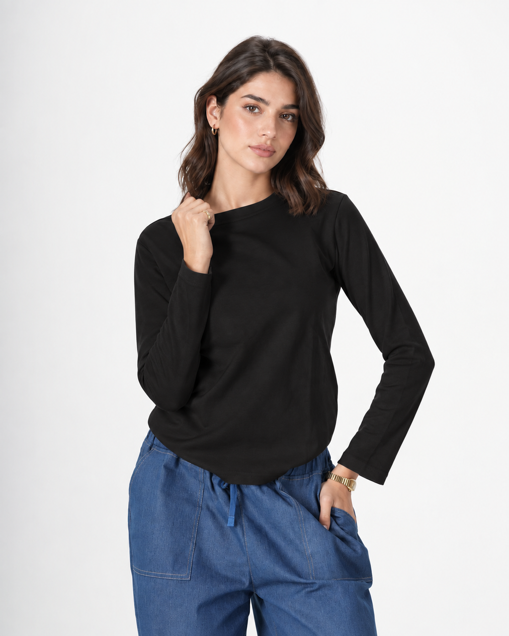 Juvorra black long-sleeve top – neckline pose; AI-edited product visualization